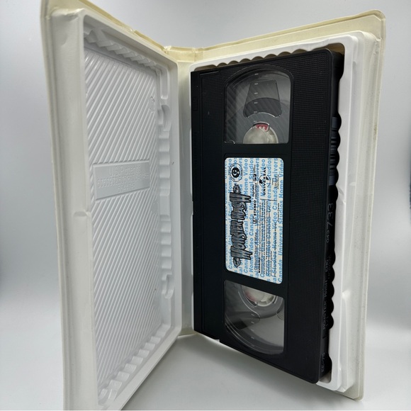 1999 MONSTER MASH VHS Universal Studios It's a Graveyard Smash! Clamshell - Picture 5 of 8